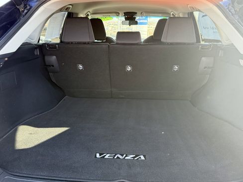 Used 2021 Toyota Venza LE w/ Carpet Mat Package (TMS) image 24