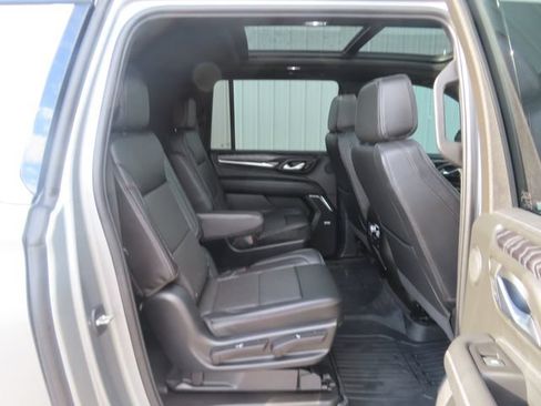 Used 2023 GMC Yukon XL Denali w/ LPO, Floor Liner Package AWD/4WD image 30