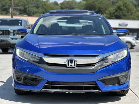 Used 2017 Honda Civic Touring image 2