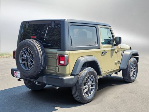 Used 2025 Jeep Wrangler Sport AWD/4WD image 3