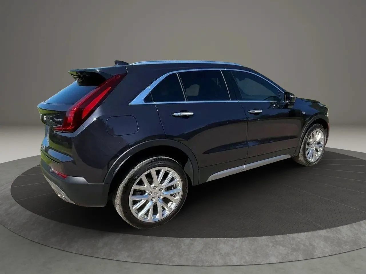 Used 2022 Cadillac XT4 Premium Luxury w/ LPO, Radiant Package AWD/4WD image 4