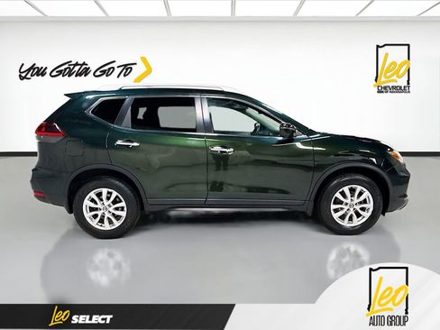 Used 2018 Nissan Rogue SV w/ Sun & Sound Touring Package AWD/4WD image 4
