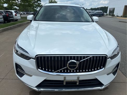 Used 2023 Volvo XC60 B5 Plus w/ Climate Package AWD/4WD image 3