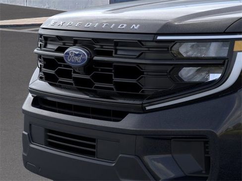 New 2025 Ford Expedition Active image 17