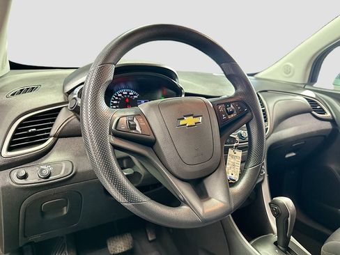 Used 2019 Chevrolet Trax LT FWD image 9