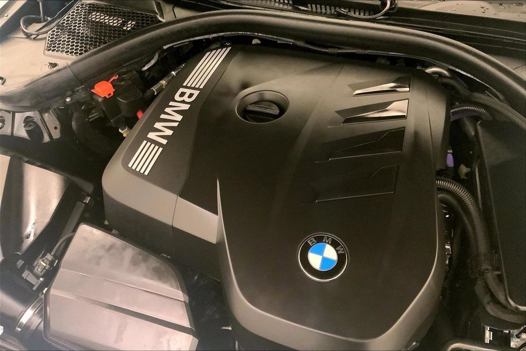 Certified 2025 BMW 330i xDrive Sedan w/ Premium Package AWD/4WD image 31