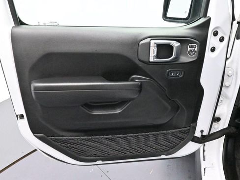 Used 2022 Jeep Gladiator Sport AWD/4WD image 9