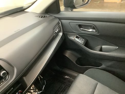 Used 2025 Nissan Rogue SV FWD image 20