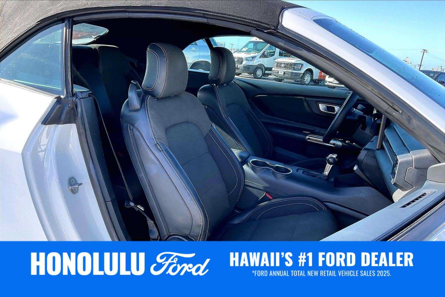 Used 2024 Ford Mustang Convertible RWD image 12
