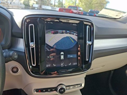 Used 2019 Volvo XC40 T5 Momentum image 19