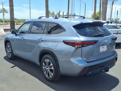 Certified 2024 Toyota Highlander XLE FWD image 6