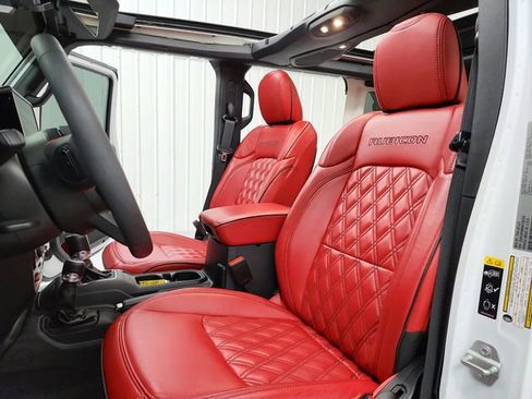 Used 2024 Jeep Wrangler Unlimited Rubicon w/ Technology Group image 19