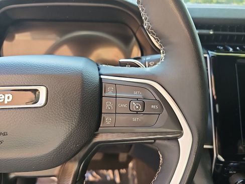 Certified 2023 Jeep Grand Cherokee L Laredo image 22