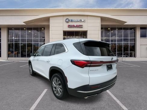 Certified 2025 Buick Enclave Preferred FWD image 11