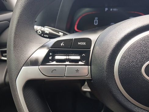 Used 2024 Hyundai Elantra SE FWD image 16