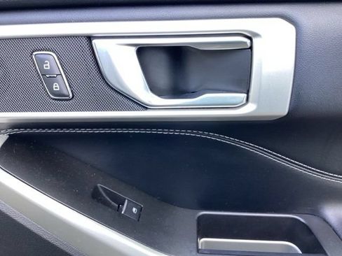 Used 2020 Ford Explorer XLT w/ Equipment Group 202A AWD/4WD image 22