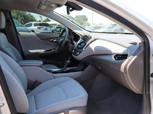 Used 2018 Chevrolet Malibu LT FWD image 26