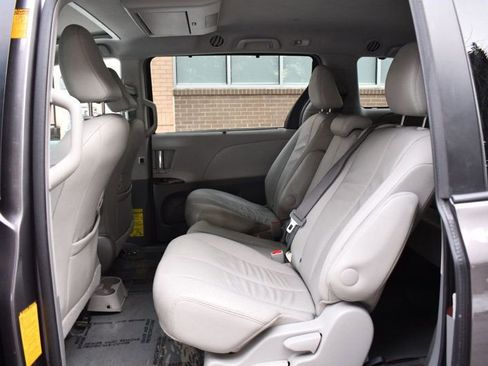 Used 2014 Toyota Sienna XLE w/ Entertainment Package image 29
