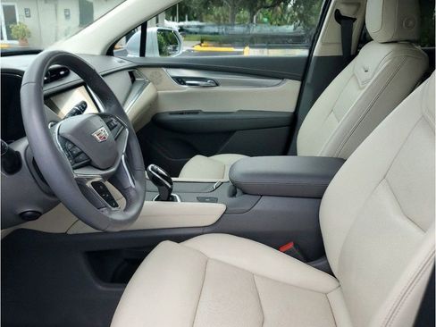 Used 2018 Cadillac XT5 Luxury w/ Driver Awareness Package image 21