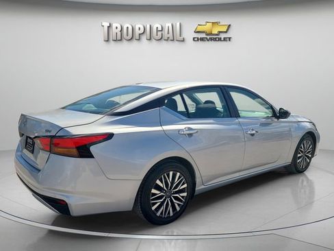 Used 2024 Nissan Altima 2.5 SV image 5