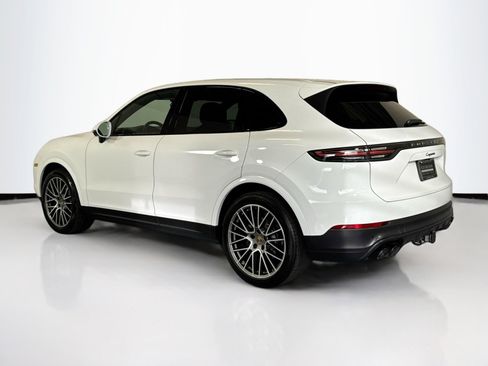 Used 2023 Porsche Cayenne Platinum Edition image 3