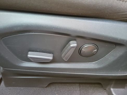 Used 2023 Ford Explorer XLT RWD image 11