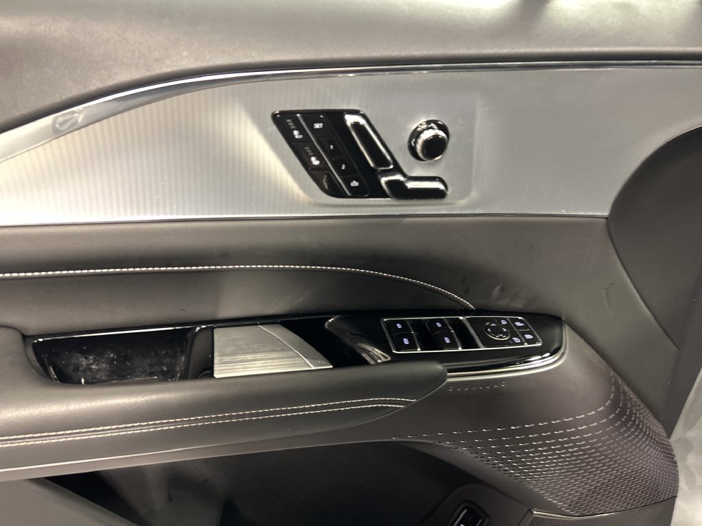 Used 2024 Cadillac Lyriq Tech RWD image 13