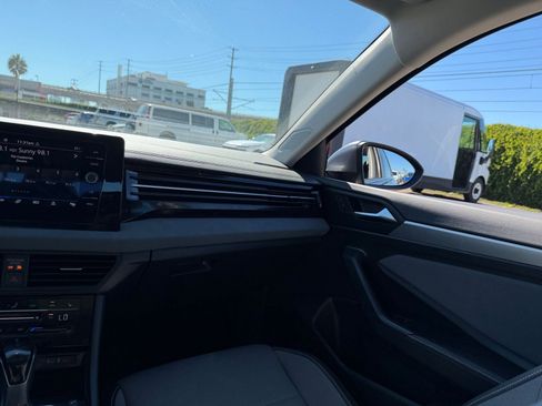 Used 2025 Volkswagen Jetta SE image 34