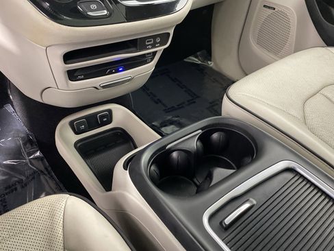 Used 2018 Chrysler Pacifica Limited w/ Advanced Safetytec Group image 31