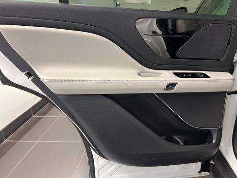 New 2026 Lincoln Aviator AWD image 37