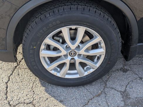 Used 2017 Nissan Rogue SV image 13