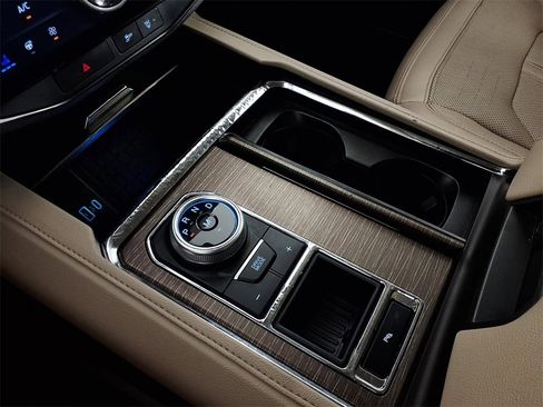 Used 2023 Ford Expedition Limited image 21