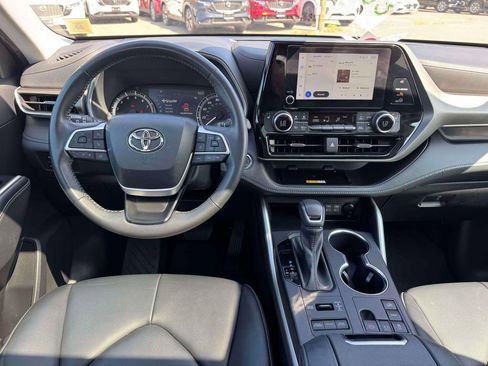 Used 2023 Toyota Highlander XLE AWD/4WD image 20