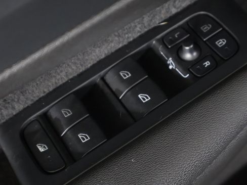 Used 2023 Volvo XC40 B5 Plus w/ Protection Package Premier image 41