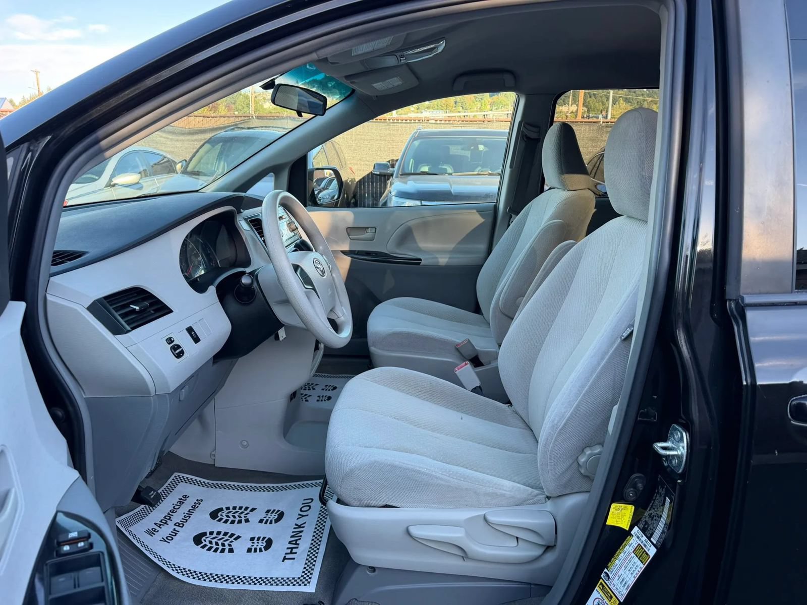 Used 2012 Toyota Sienna LE FWD image 8