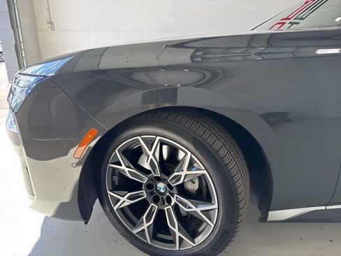 Used 2024 BMW i7 xDrive60 w/ Premium Package image 11