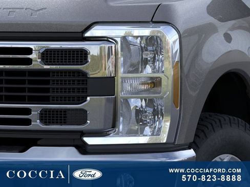 New 2026 Ford F250 XLT w/ FX4 Off-Road Package AWD/4WD image 18