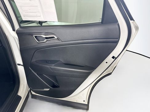 Used 2025 Kia Sportage LX image 27