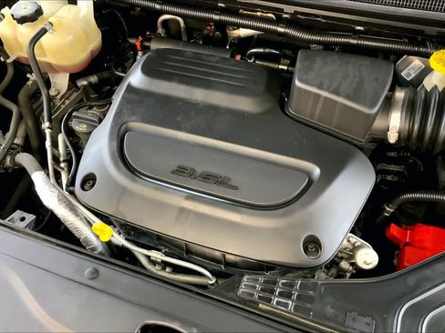 Used 2019 Chrysler Pacifica L FWD image 31