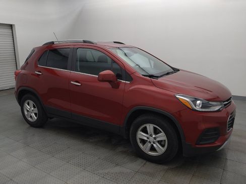 Used 2020 Chevrolet Trax LT w/ LT Convenience Package image 11