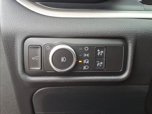 Used 2020 Ford Explorer XLT w/ Equipment Group 202A AWD/4WD image 14