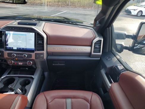 Used 2022 Ford F350 Platinum w/ FX4 Off-Road Package image 23