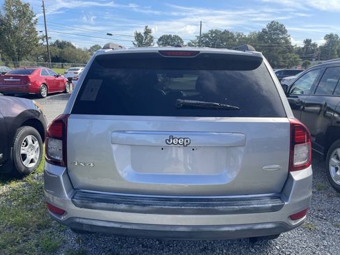 Used 2016 Jeep Compass Latitude AWD/4WD image 6