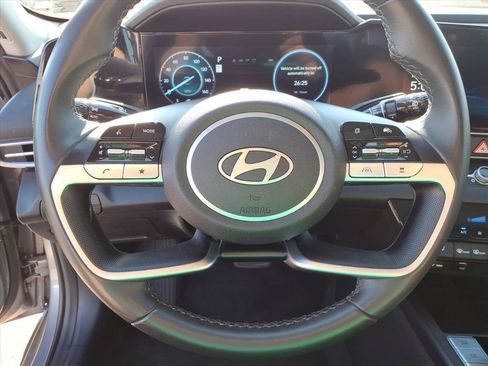 Used 2025 Hyundai Elantra Limited FWD image 12