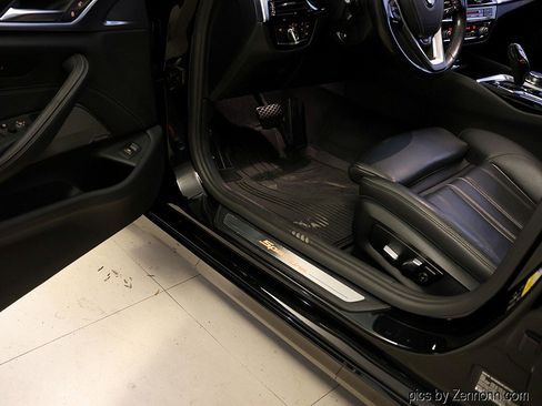 Used 2018 BMW 540i xDrive image 25