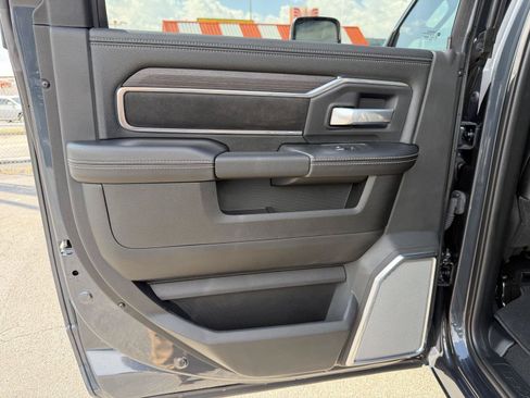 Used 2025 RAM 2500 Laramie AWD/4WD image 17