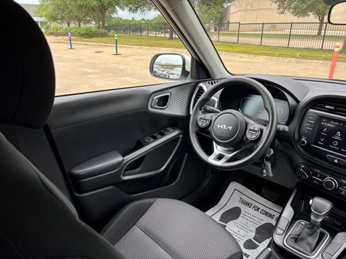Used 2025 Kia Soul LX w/ LX Technology Package image 37