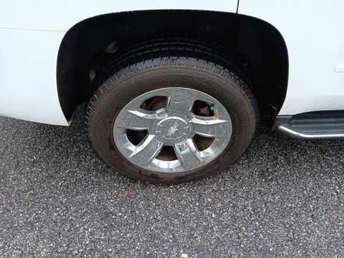 Used 2019 Chevrolet Tahoe Premier RWD image 6