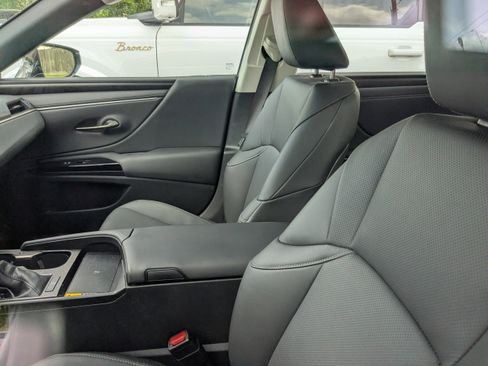 Used 2025 Lexus ES 350 w/ Premium Package image 7