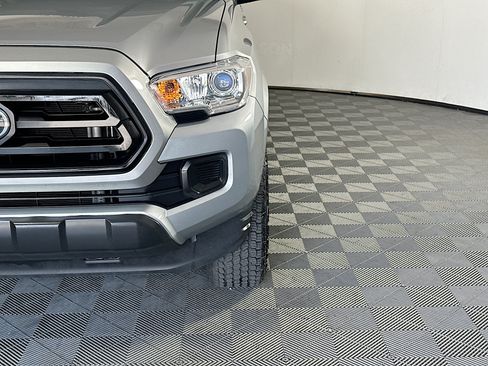 Used 2023 Toyota Tacoma SR AWD/4WD image 9
